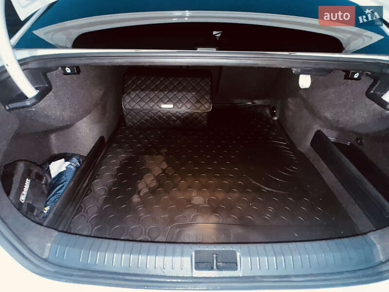 Седан Volkswagen Passat 2020 в Лозовой