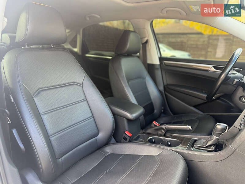 Седан Volkswagen Passat 2015 в Марганце фото 10 Седан Volkswagen Passat 2015 в Марганце