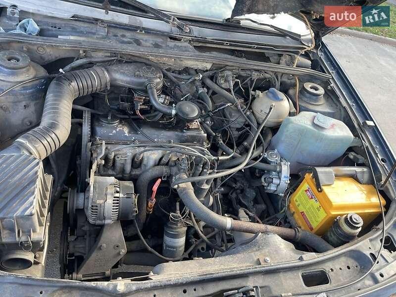 Седан Volkswagen Passat 1990 в Великой Багачке