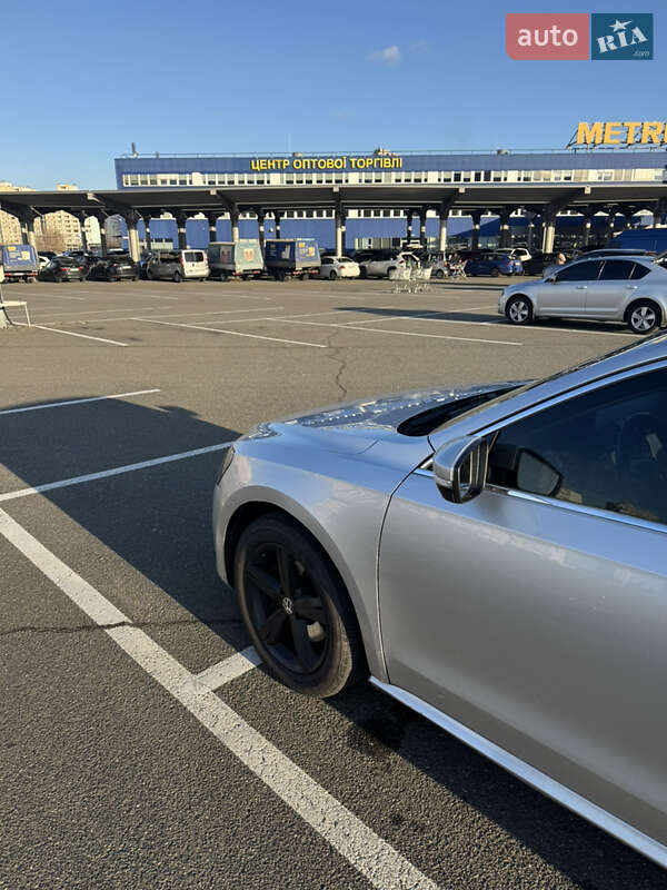 Седан Volkswagen Passat 2013 в Києві