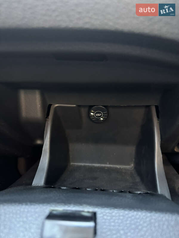 Седан Volkswagen Passat 2013 в Києві