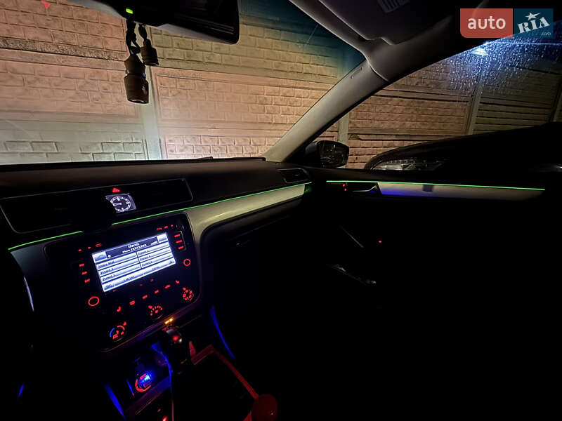 Седан Volkswagen Passat 2013 в Києві