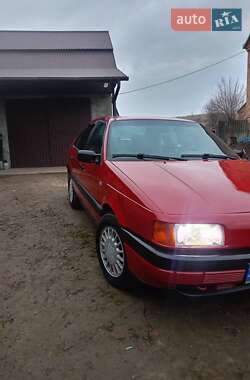 Седан Volkswagen Passat 1989 в Жовкве