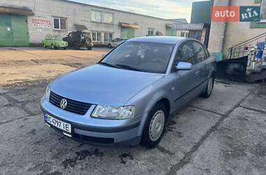 Седан Volkswagen Passat 1997 в Стрые