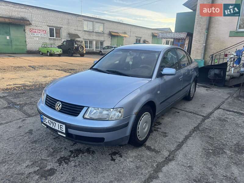 Седан Volkswagen Passat 1997 в Стрые