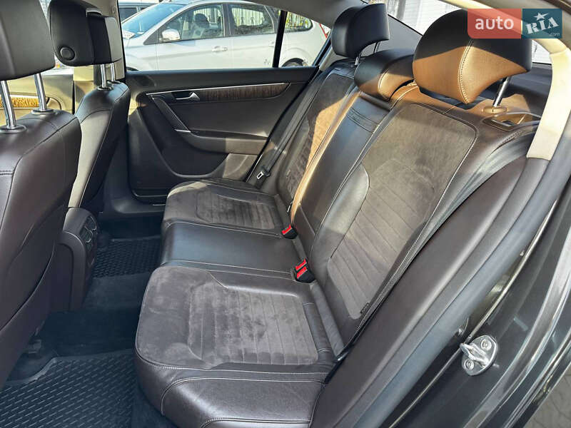 Седан Volkswagen Passat 2012 в Днепре