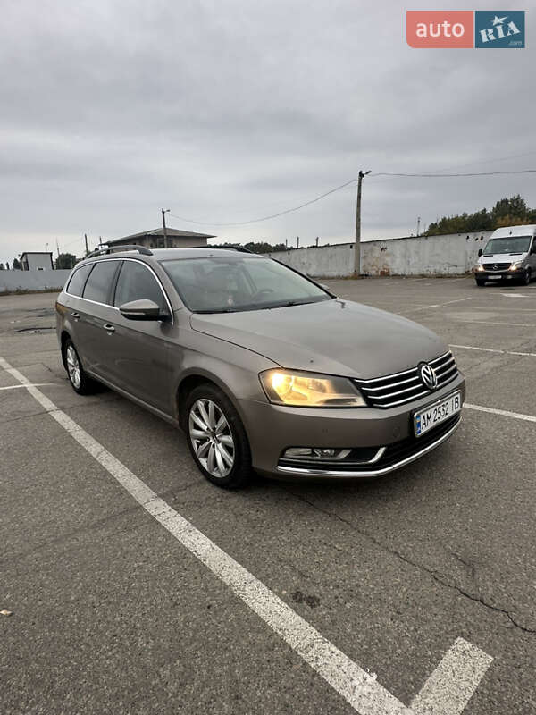 Универсал Volkswagen Passat 2011 в Киеве