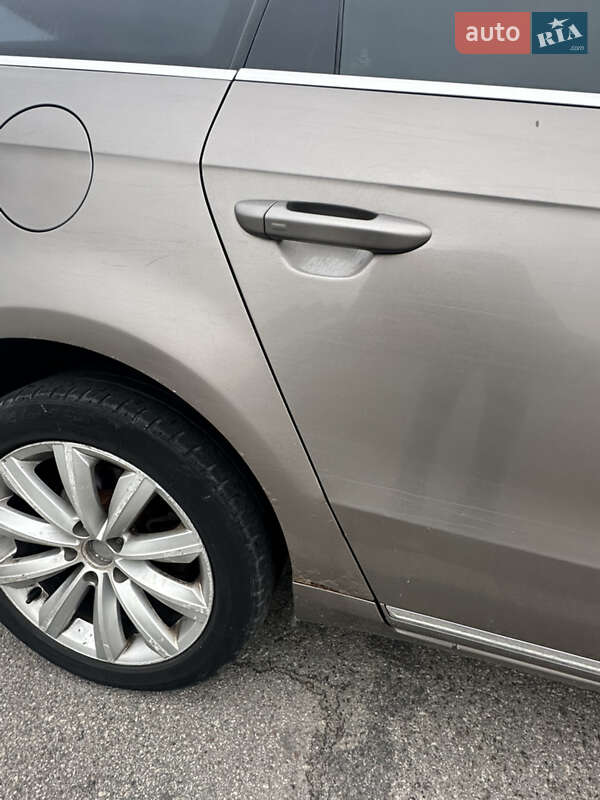 Универсал Volkswagen Passat 2011 в Киеве