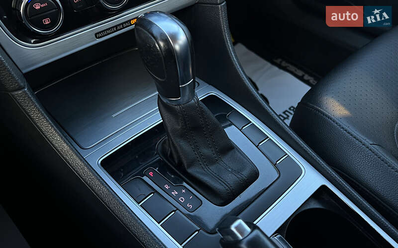 Седан Volkswagen Passat 2011 в Львові