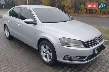Седан Volkswagen Passat 2011 в Днепре