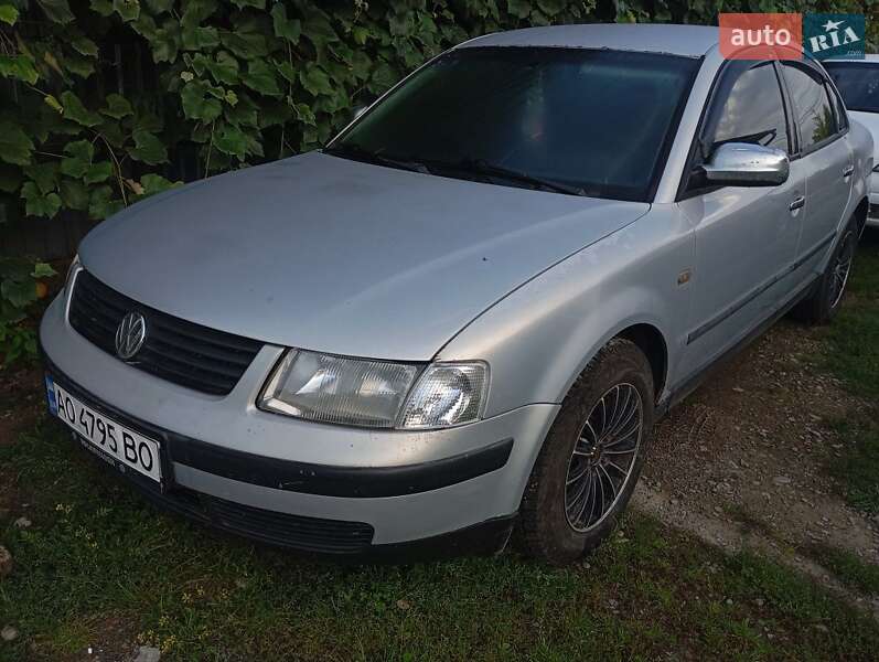 Седан Volkswagen Passat 1998 в Перечине