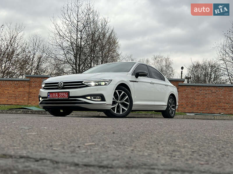 Седан Volkswagen Passat 2021 в Дрогобыче