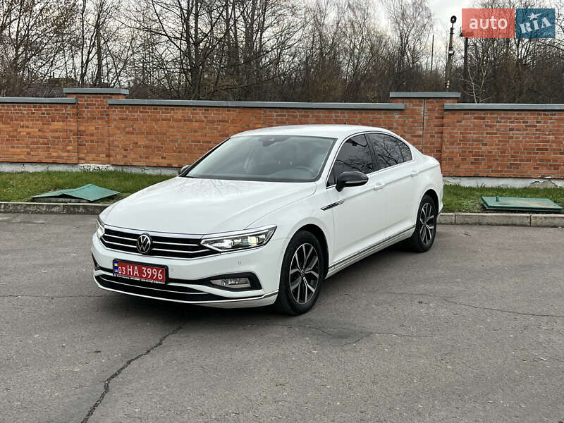 Седан Volkswagen Passat 2021 в Дрогобыче