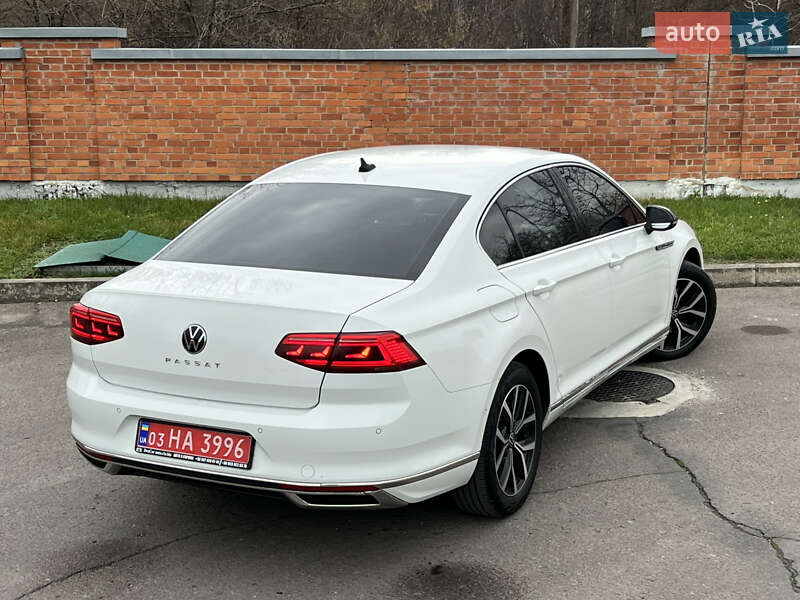 Седан Volkswagen Passat 2021 в Дрогобыче