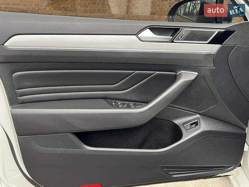 Седан Volkswagen Passat 2021 в Дрогобыче