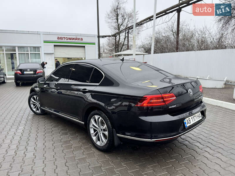 Седан Volkswagen Passat 2016 в Тростянце