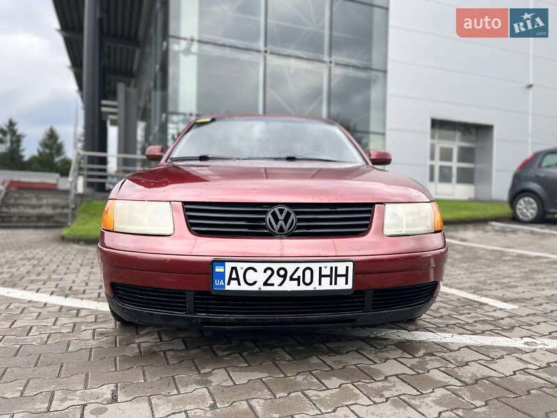 Седан Volkswagen Passat 1998 в Луцке