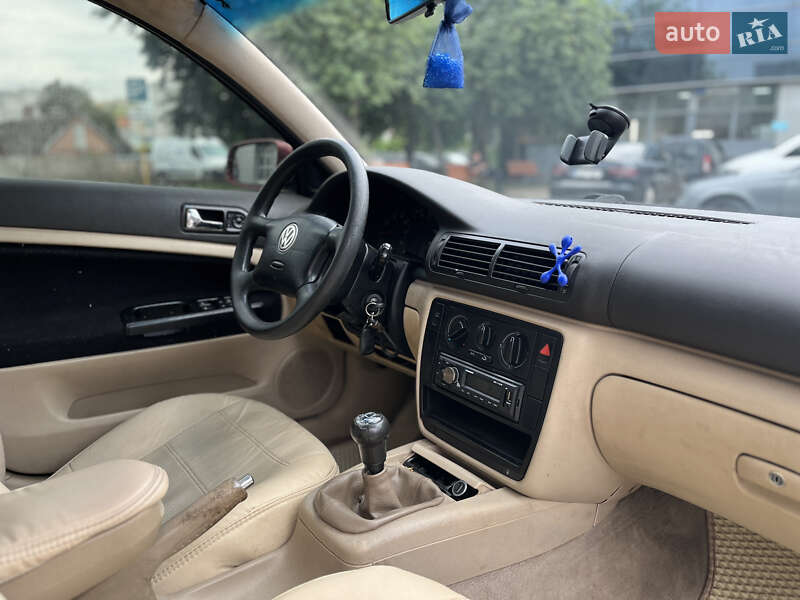 Седан Volkswagen Passat 1998 в Луцке