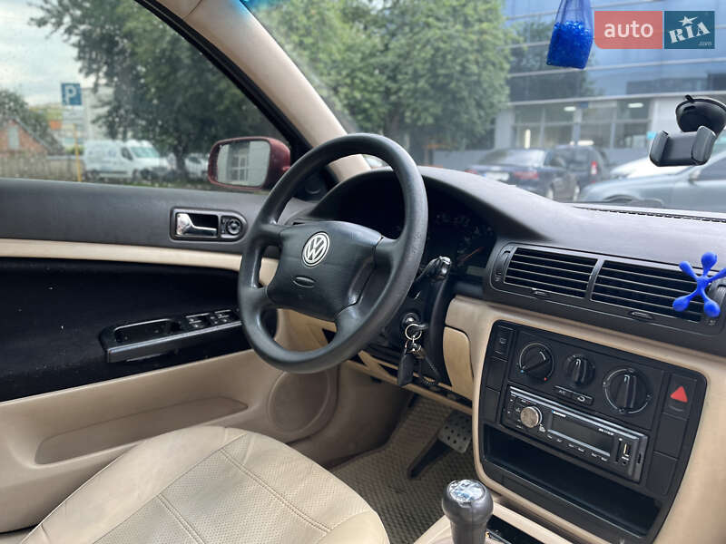 Седан Volkswagen Passat 1998 в Луцке