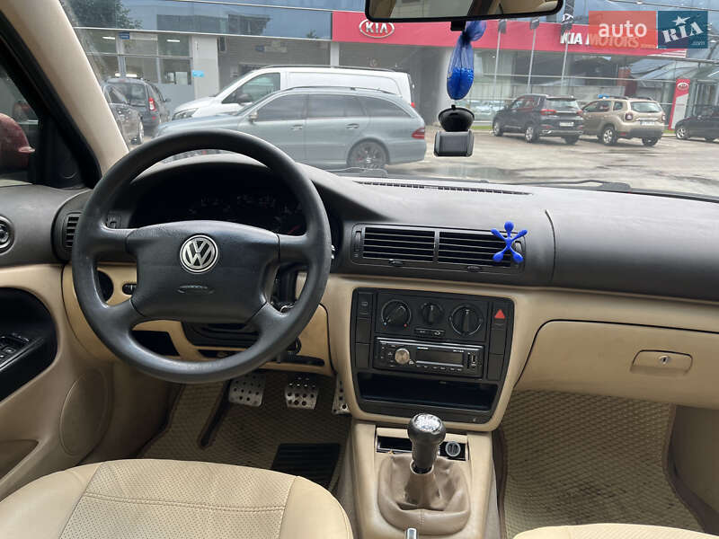 Седан Volkswagen Passat 1998 в Луцке
