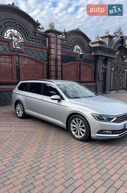 Універсал Volkswagen Passat 2016 в Звягелі