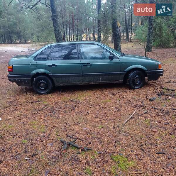 Седан Volkswagen Passat 1989 в Голобах