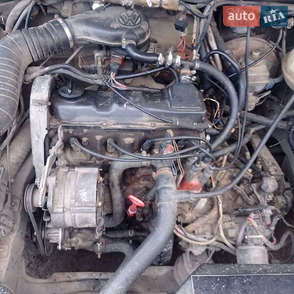 Седан Volkswagen Passat 1989 в Голобах