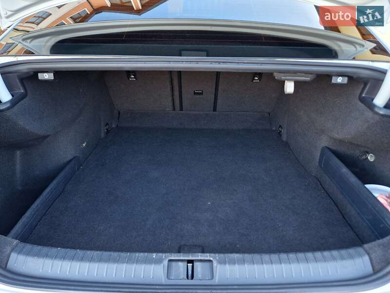 Седан Volkswagen Passat 2016 в Дрогобыче