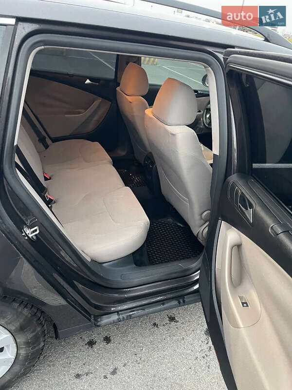 Универсал Volkswagen Passat 2009 в Долине