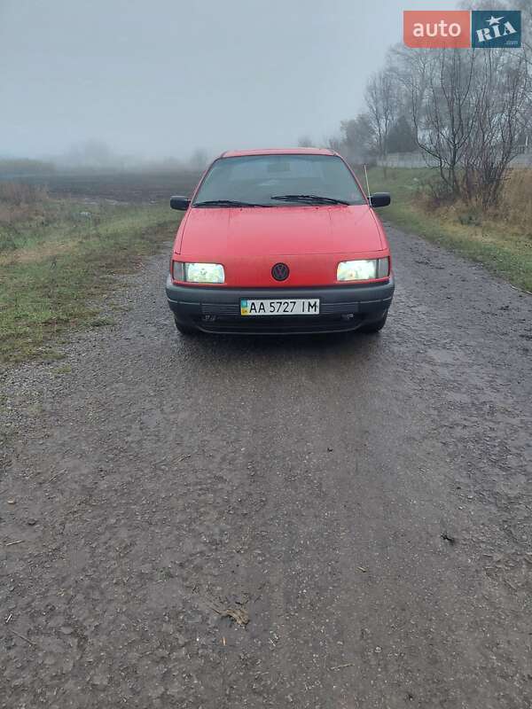 Седан Volkswagen Passat 1991 в Сквире