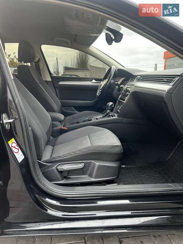 Седан Volkswagen Passat 2017 в Черкассах