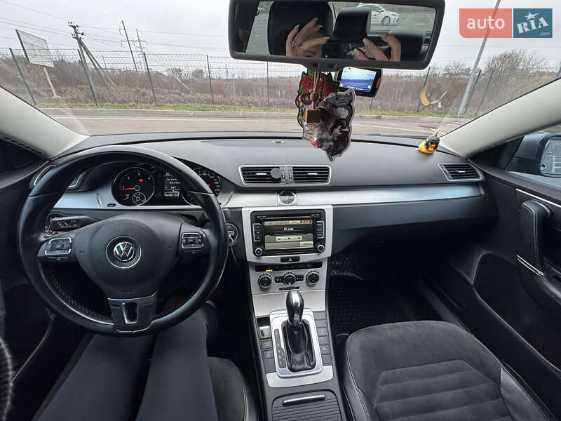 Седан Volkswagen Passat 2014 в Ровно