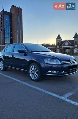 Седан Volkswagen Passat 2012 в Києві