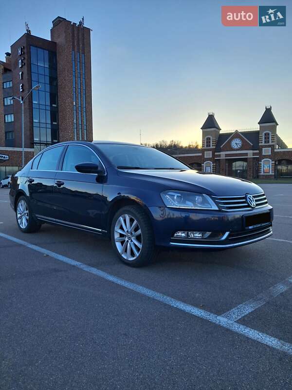 Седан Volkswagen Passat 2012 в Киеве фото Седан Volkswagen Passat 2012 в Киеве