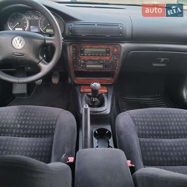 Седан Volkswagen Passat 2003 в Болехове