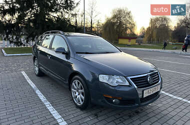 Універсал Volkswagen Passat 2010 в Луцьку