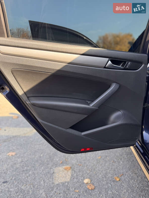 Седан Volkswagen Passat 2014 в Лозовой