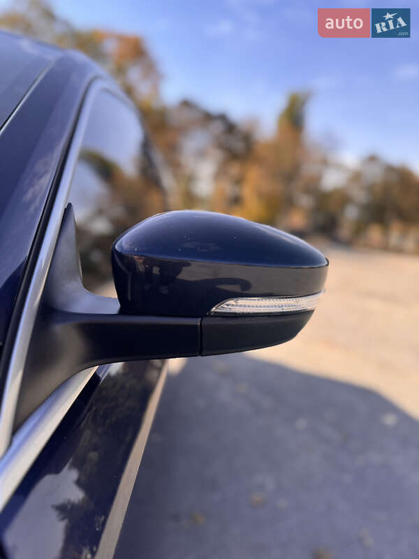 Седан Volkswagen Passat 2014 в Лозовой