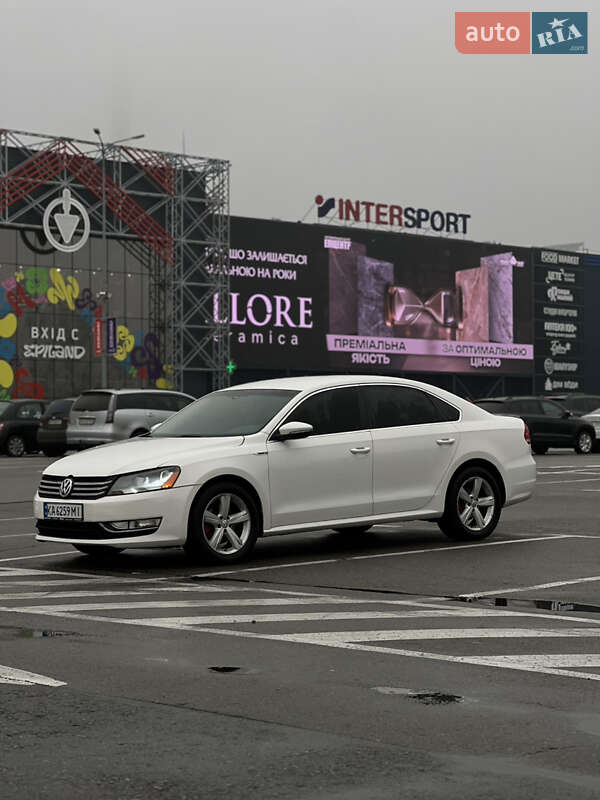 Седан Volkswagen Passat 2011 в Киеве