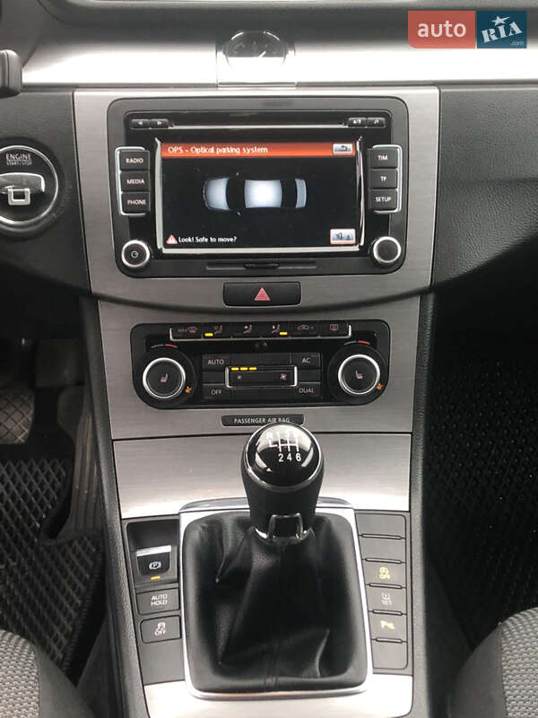 Седан Volkswagen Passat 2011 в Ужгороде