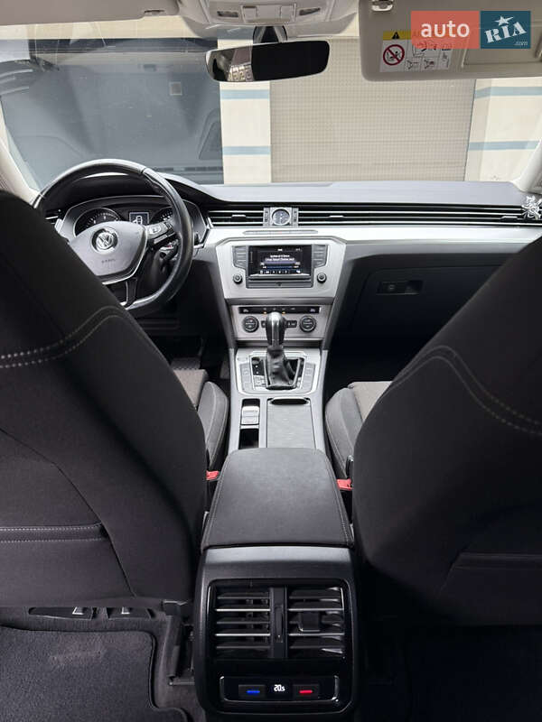 Универсал Volkswagen Passat 2017 в Хусте