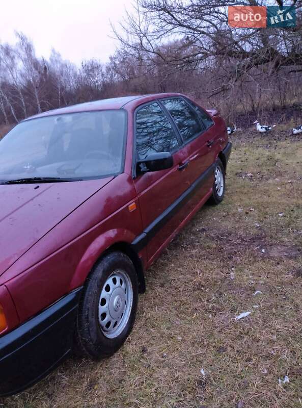 Седан Volkswagen Passat 1989 в Глухове