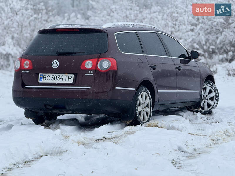 Универсал Volkswagen Passat 2010 в Стрые
