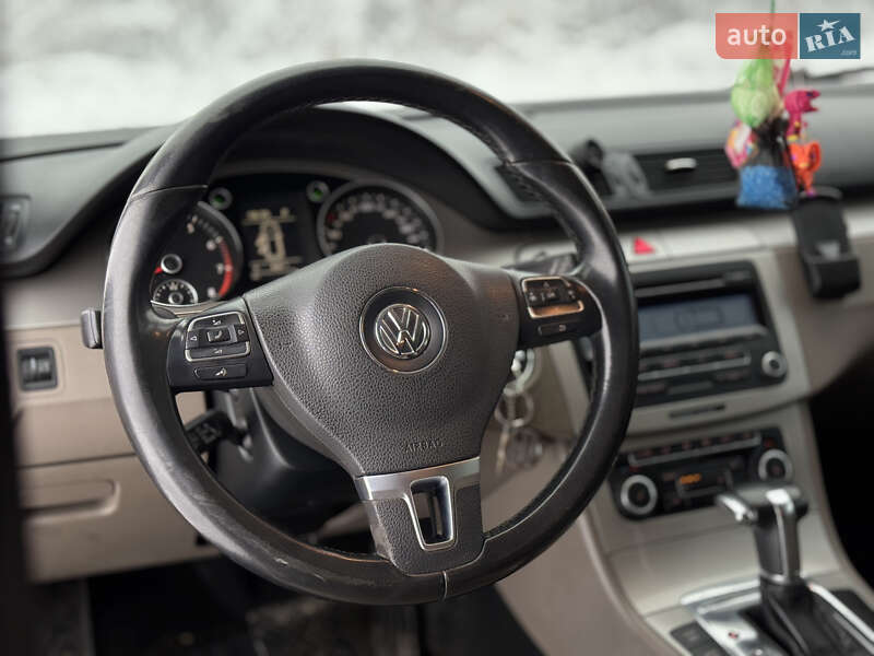 Универсал Volkswagen Passat 2010 в Стрые