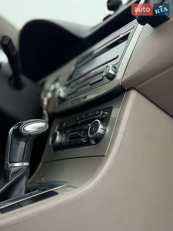 Универсал Volkswagen Passat 2010 в Стрые