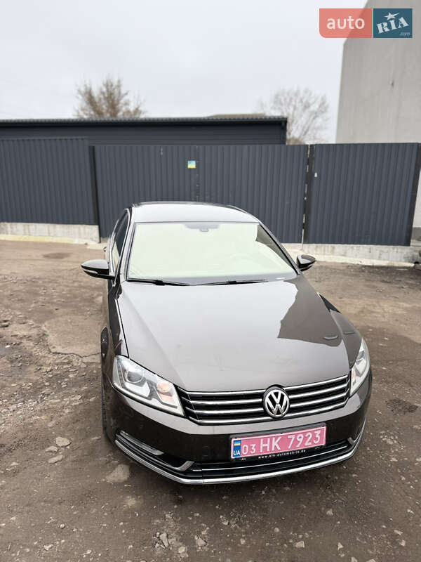 Седан Volkswagen Passat 2012 в Сумах