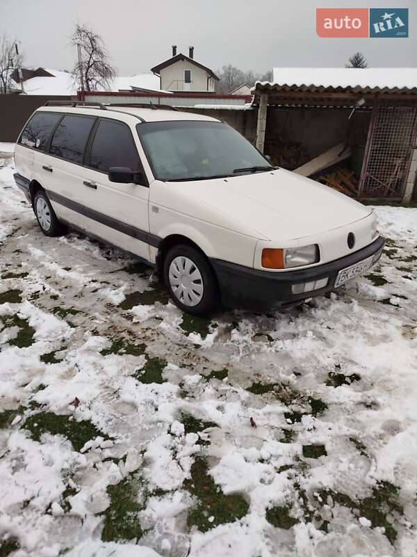 Універсал Volkswagen Passat 1990 в Дубні