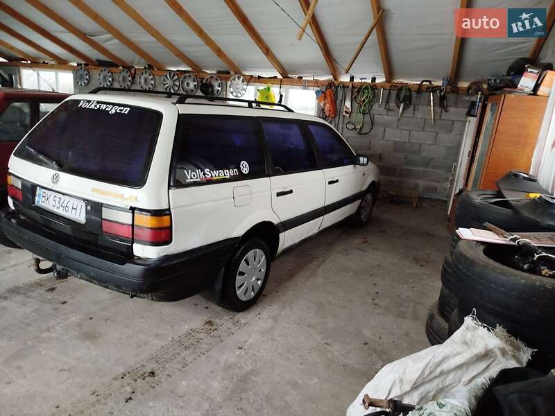 Універсал Volkswagen Passat 1990 в Дубні