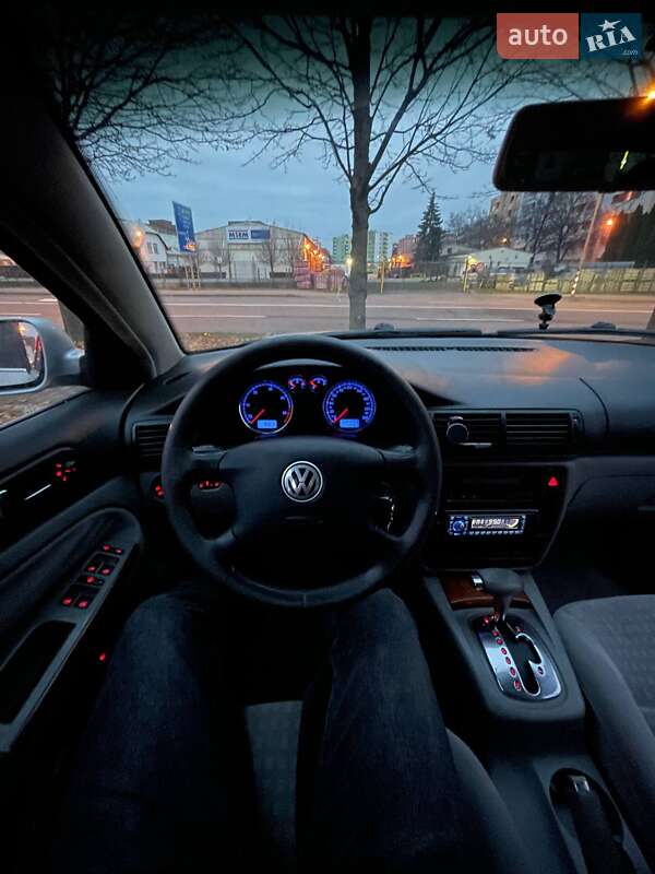 Седан Volkswagen Passat 2002 в Ужгороде