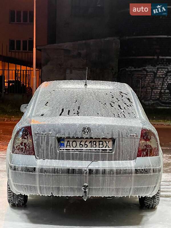 Седан Volkswagen Passat 2002 в Ужгороде